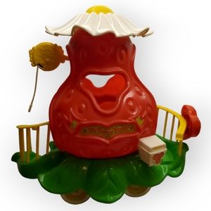 Vintage 1982 Kenner Strawberry Shortcake Big Berry Trolly Vehicle